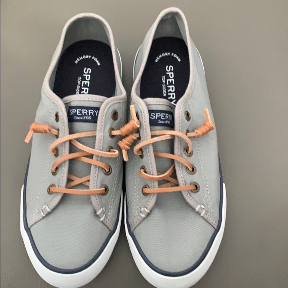 💙SPERRY woman’s NEVER WORN-grey size 7💙